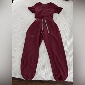 Figs Set- Maroon- XS